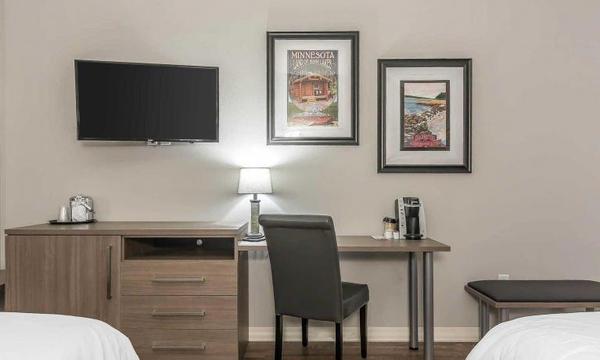 2 Queen Beds Photo 1