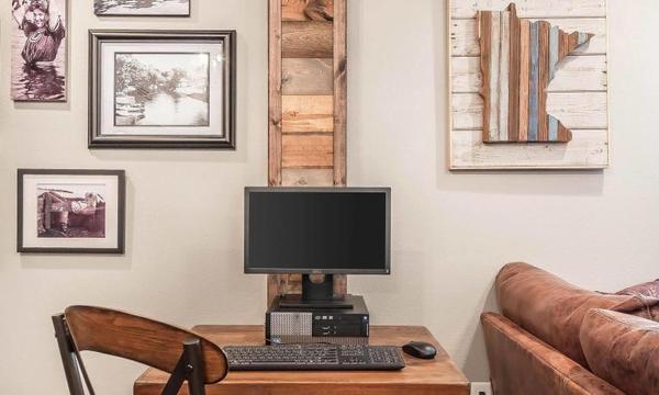 1 King Bed Suite Photo 6