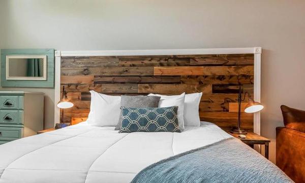 1 King Bed Suite Photo 14