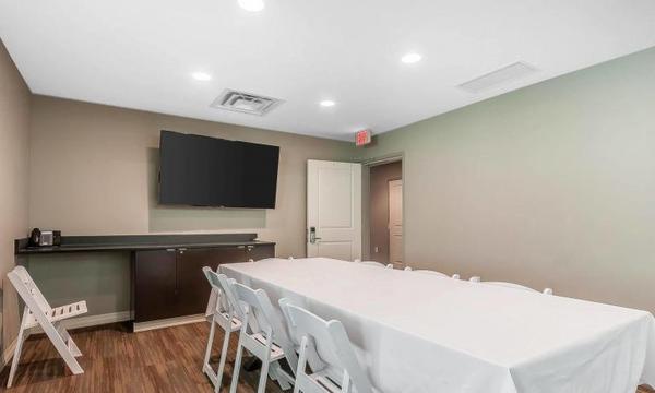 1 King Bed Suite Photo 11